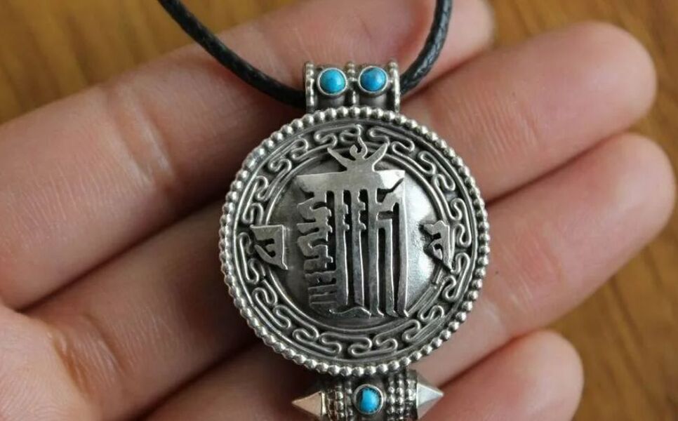 Tibetaneschen Amulett fir Gléck